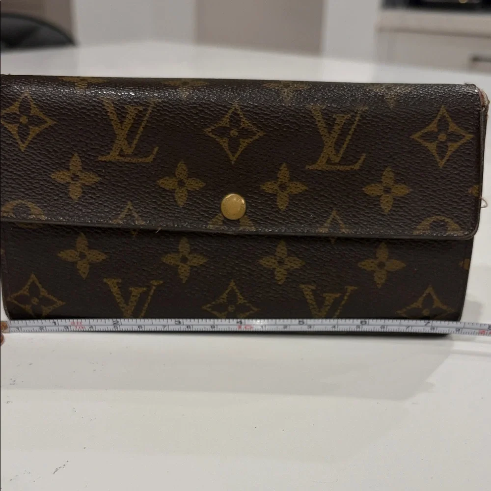 Louis Vuitton Portefeuille Sarah Monogram Long Wallet - Picture 4 of 14